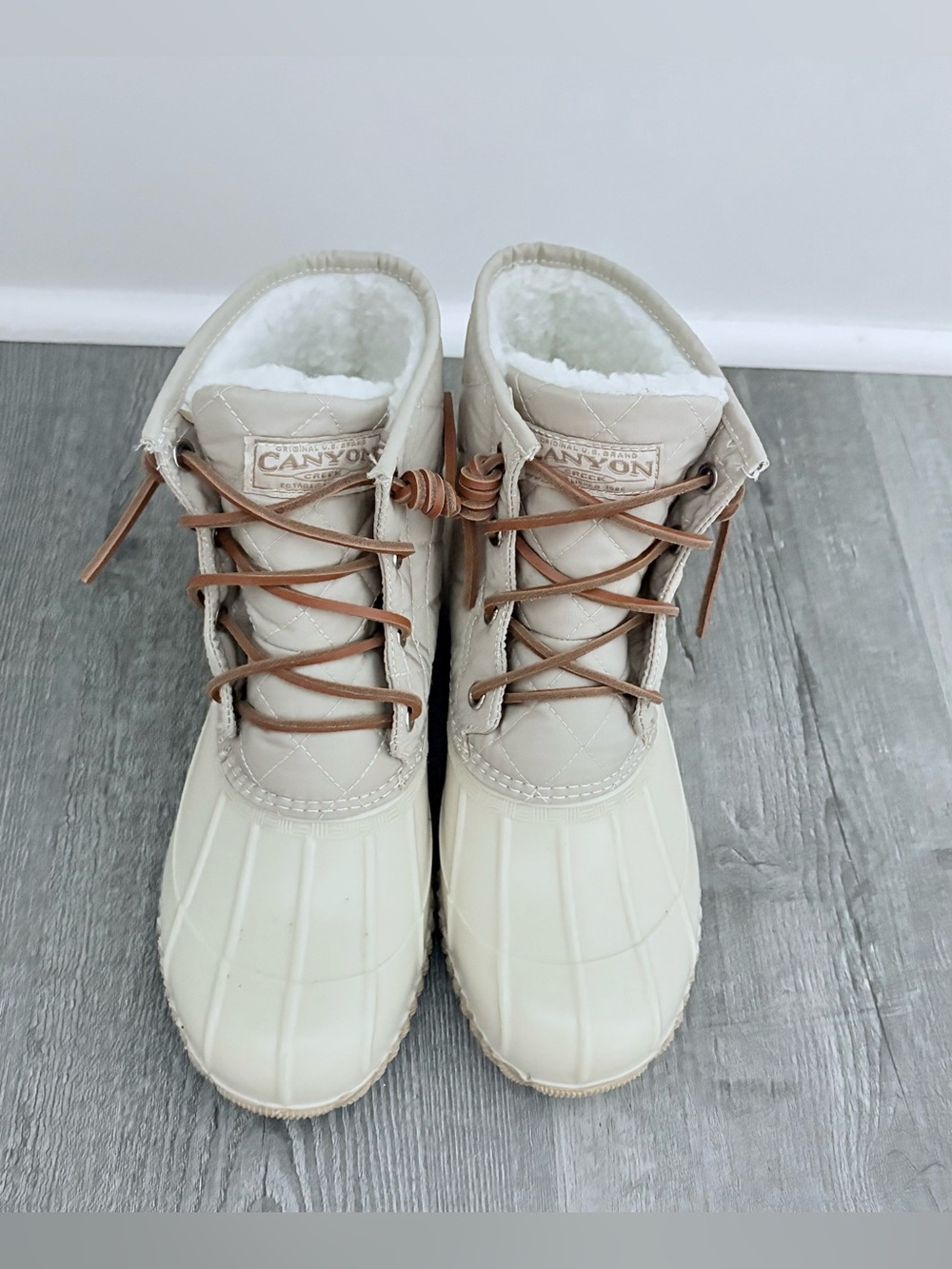 Canyon Cream Women's Winter Duck Boots with Brown Laces. Size 8